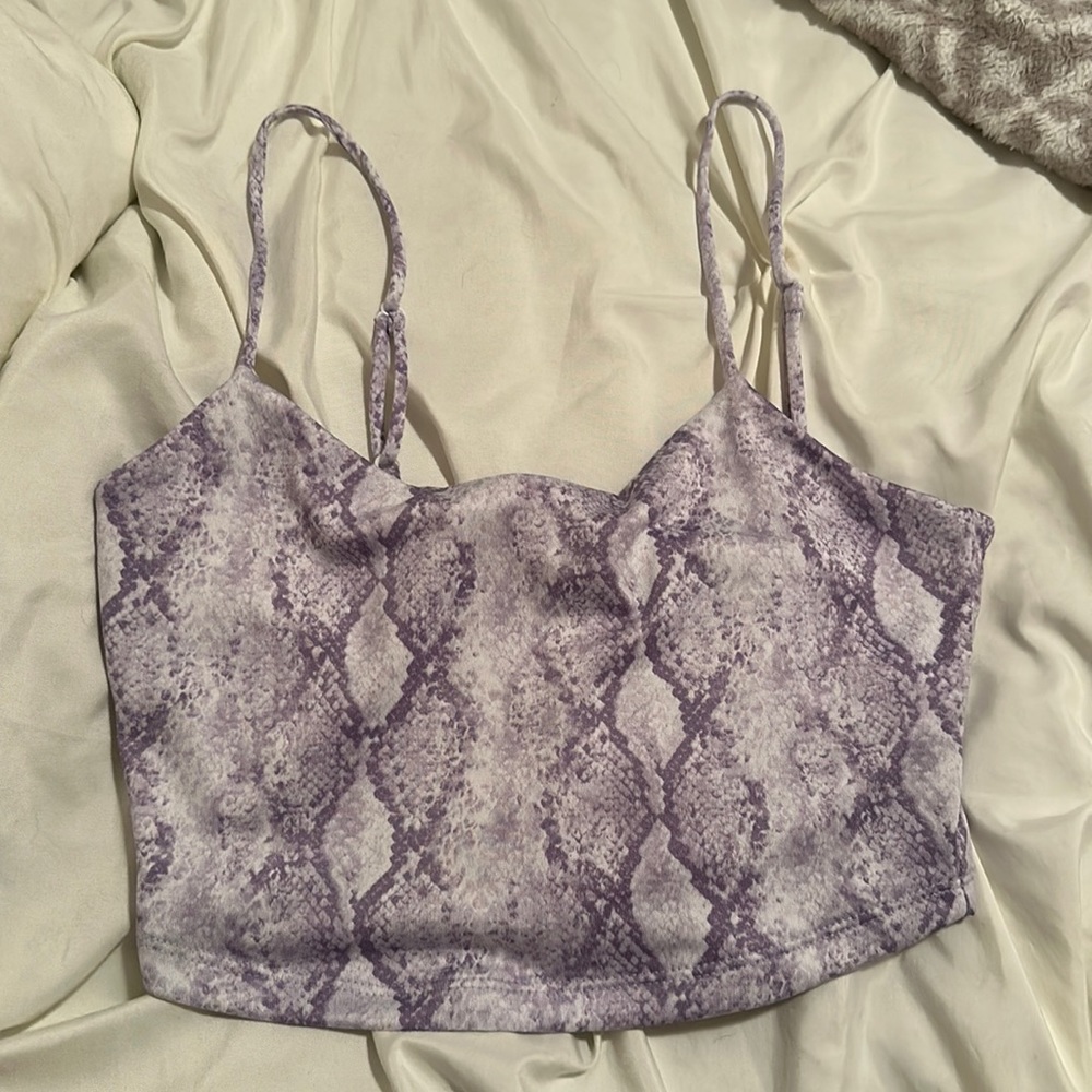 Forever 21. Never worn. Crop top size small